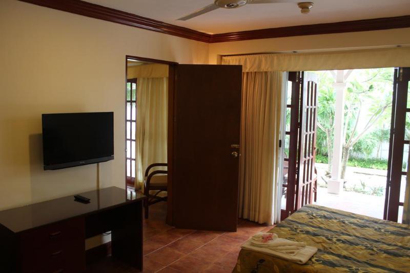 Hey Jude Resort Hotel Balabag  Bagian luar foto